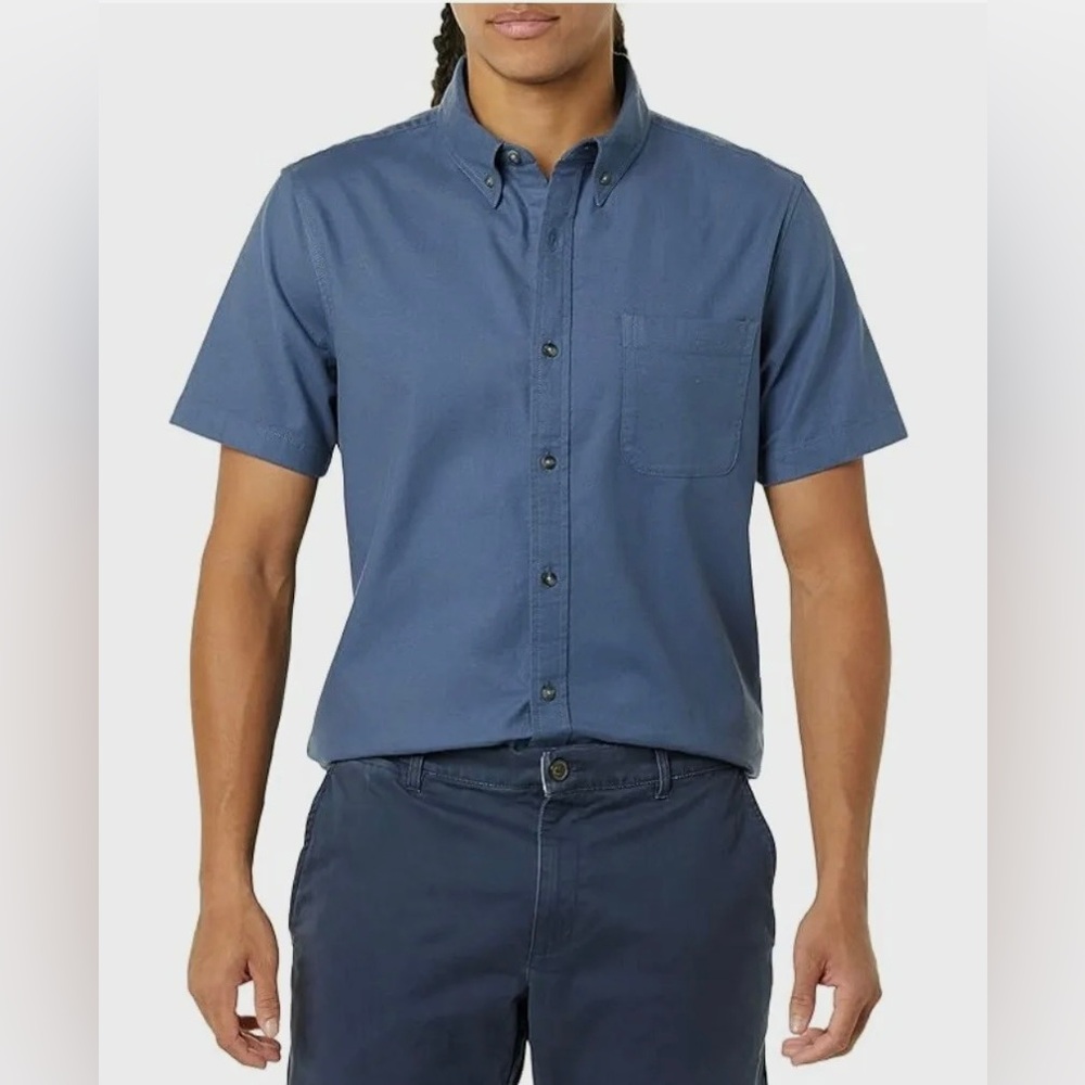 Short Sleeve Stretch Oxford Button-Up Shirt in Medium Blue